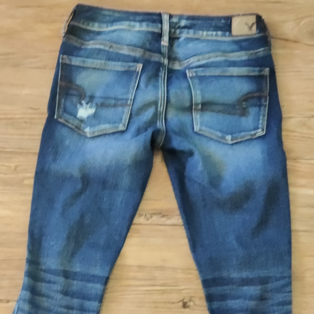 EUC Adorable Distressed jeans